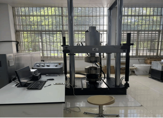 仪器名称及共享服务：500kN电液伺服疲劳试验机