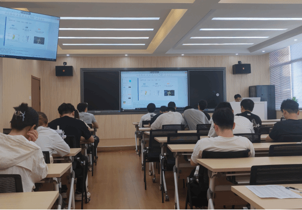 【前湖“研”讲】：科创筑梦，以赛赋能  ——我院承办第十六届“南小研”微讲堂（第293期）